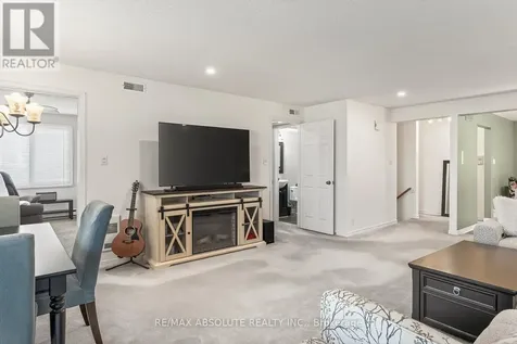 206 Stratas Court Ottawa ON K2L 3K5