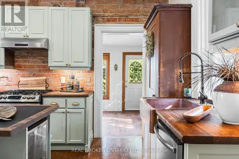 74 Lake Avenue West Carleton Place ON K7C 1L6