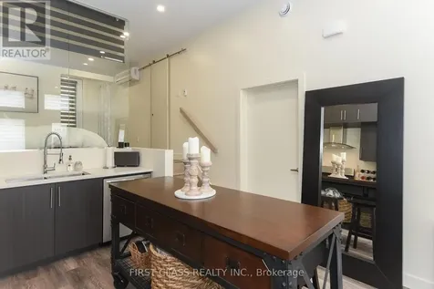 341 Cambridge Street North Ottawa ON K1R 7B3