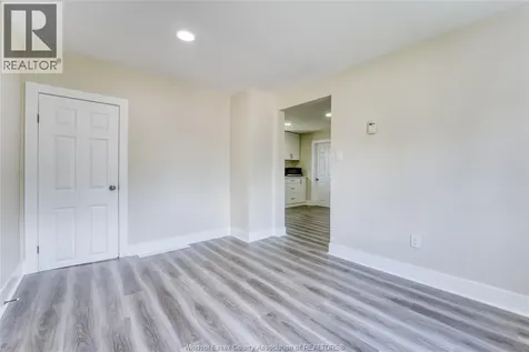 88 Lorne Chatham ON N7M 1R9