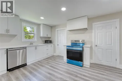 88 Lorne Chatham ON N7M 1R9