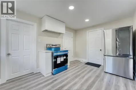 88 Lorne Chatham ON N7M 1R9