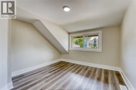 88 Lorne Chatham ON N7M 1R9
