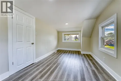 88 Lorne Chatham ON N7M 1R9
