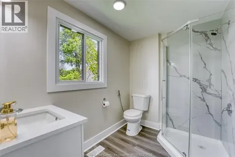 88 Lorne Chatham ON N7M 1R9