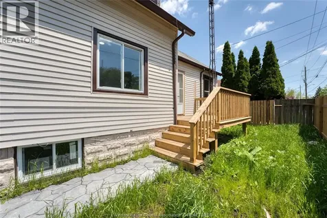 88 Lorne Chatham ON N7M 1R9