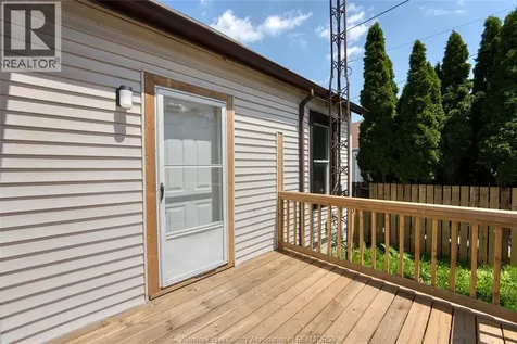 88 Lorne Chatham ON N7M 1R9