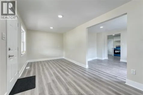 88 Lorne Chatham ON N7M 1R9