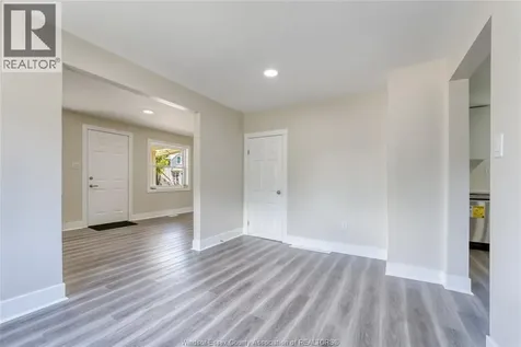 88 Lorne Chatham ON N7M 1R9