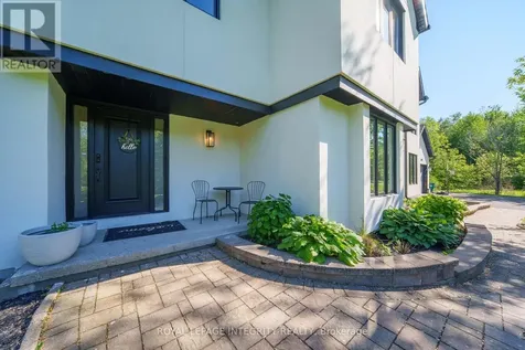1218 Rideau Bend Crescent Ottawa ON K4M 1B5