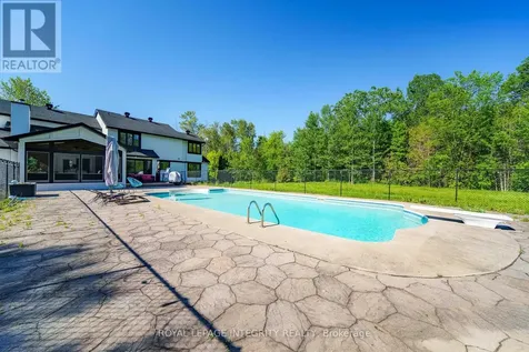 1218 Rideau Bend Crescent Ottawa ON K4M 1B5