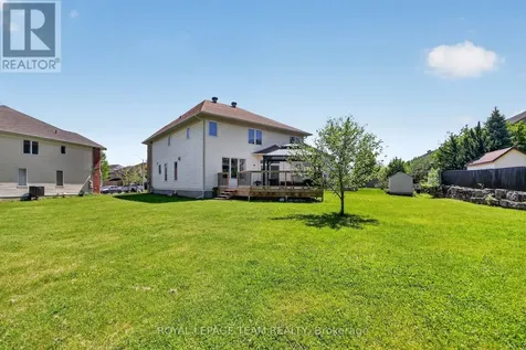 121 Muskego Crescent Ottawa ON K2W 1H6