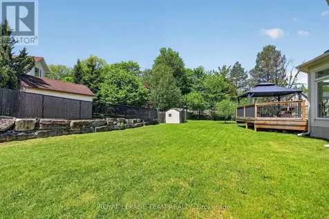121 Muskego Crescent Ottawa ON K2W 1H6
