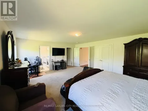 9224 White Oak Avenue Niagara Falls (lyons Creek) ON L2G 3P6