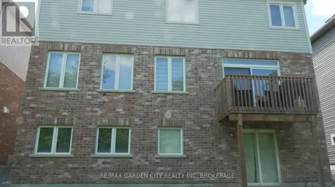 9224 White Oak Avenue Niagara Falls (lyons Creek) ON L2G 3P6