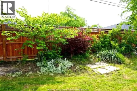 2688 Jamaica Crescent Windsor ON N9E 2Z2