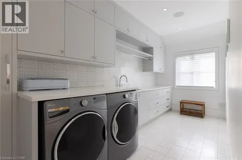 129 Wolfdale Avenue Oakville ON L6L 4R9