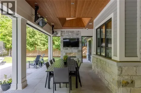 129 Wolfdale Avenue Oakville ON L6L 4R9