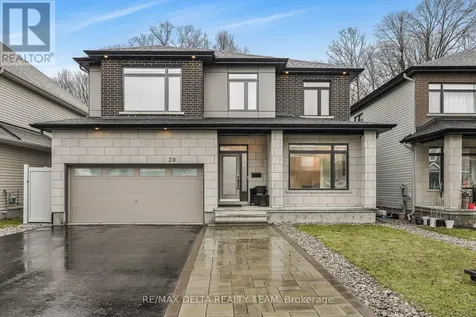 39 Angel Heights Ottawa ON K2S 2N2