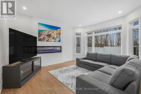 39 Angel Heights Ottawa ON K2S 2N2