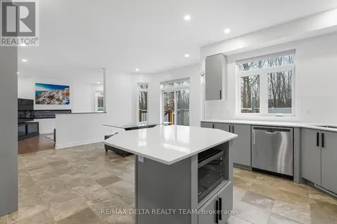 39 Angel Heights Ottawa ON K2S 2N2