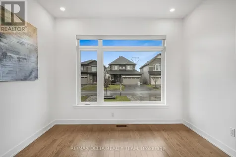 39 Angel Heights Ottawa ON K2S 2N2