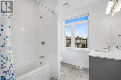 39 Angel Heights Ottawa ON K2S 2N2