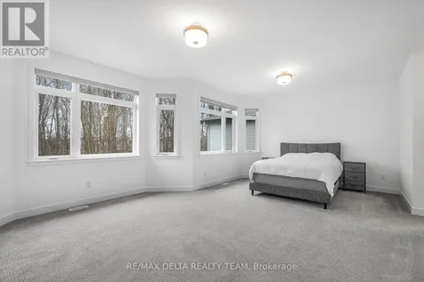 39 Angel Heights Ottawa ON K2S 2N2