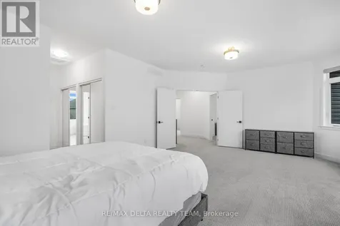 39 Angel Heights Ottawa ON K2S 2N2