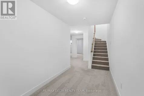39 Angel Heights Ottawa ON K2S 2N2