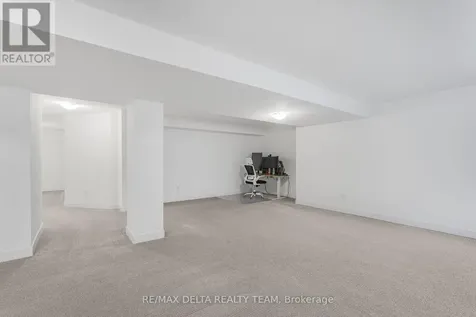 39 Angel Heights Ottawa ON K2S 2N2