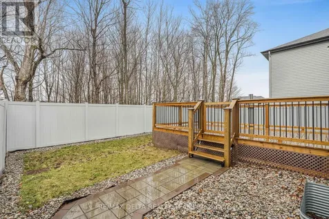 39 Angel Heights Ottawa ON K2S 2N2