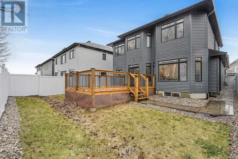 39 Angel Heights Ottawa ON K2S 2N2