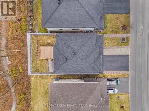 39 Angel Heights Ottawa ON K2S 2N2