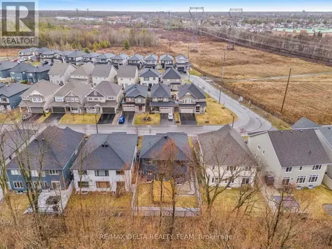 39 Angel Heights Ottawa ON K2S 2N2