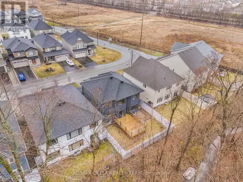 39 Angel Heights Ottawa ON K2S 2N2