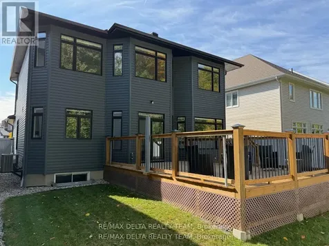 39 Angel Heights Ottawa ON K2S 2N2