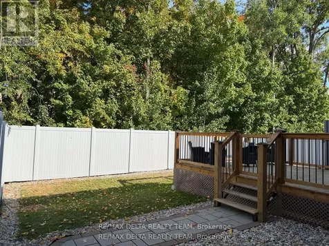 39 Angel Heights Ottawa ON K2S 2N2