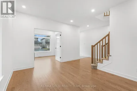 39 Angel Heights Ottawa ON K2S 2N2