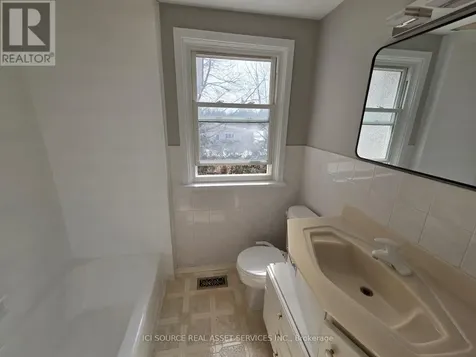 30 Sunnycrest Drive Ottawa ON K2E 5Y2