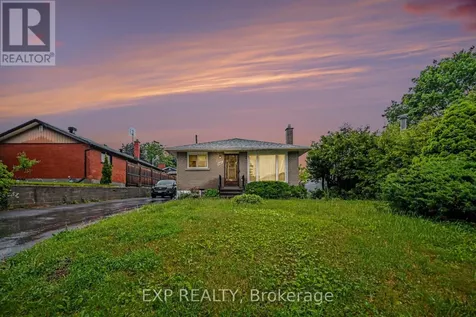 685 Crystal Street Ottawa ON K1K 2G1