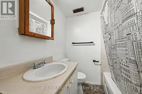 685 Crystal Street Ottawa ON K1K 2G1
