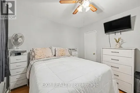 685 Crystal Street Ottawa ON K1K 2G1