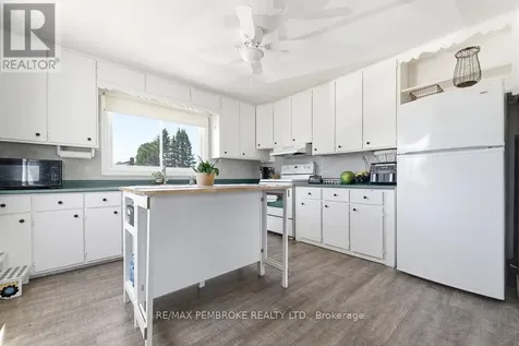 615 Lorne Street Laurentian Valley ON K8A 6T3