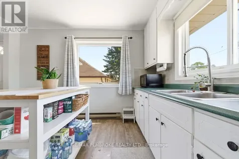 615 Lorne Street Laurentian Valley ON K8A 6T3