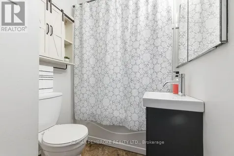 615 Lorne Street Laurentian Valley ON K8A 6T3