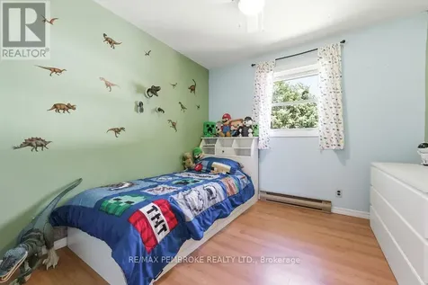 615 Lorne Street Laurentian Valley ON K8A 6T3