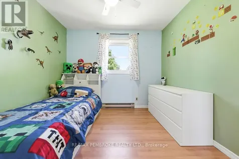 615 Lorne Street Laurentian Valley ON K8A 6T3