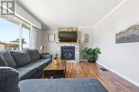 615 Lorne Street Laurentian Valley ON K8A 6T3