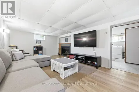 615 Lorne Street Laurentian Valley ON K8A 6T3